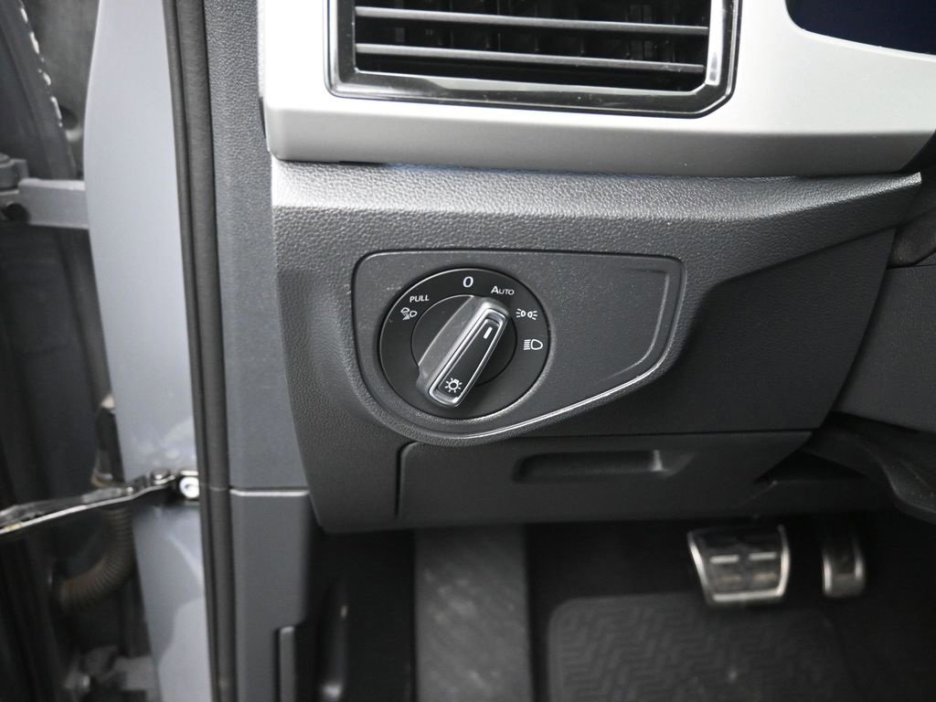 Used 2021 Volkswagen Atlas Cross Sport SEL R-Line image 19