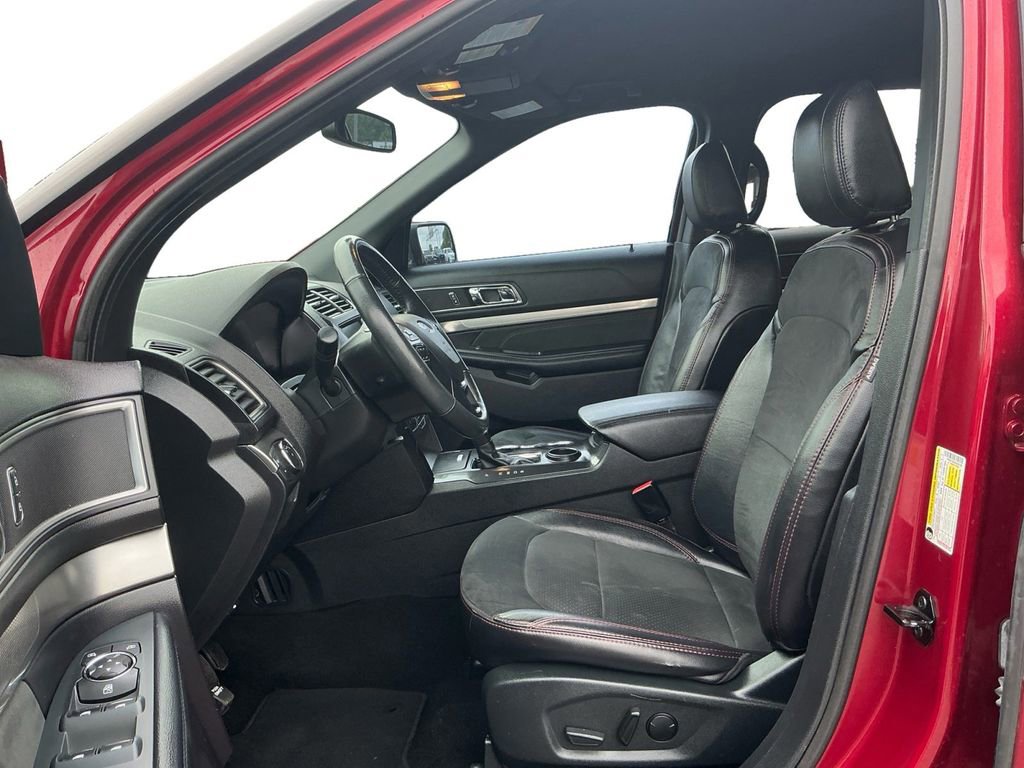 Certified 2019 Ford Explorer XLT w/ Equipment Group 202A FWD image 14