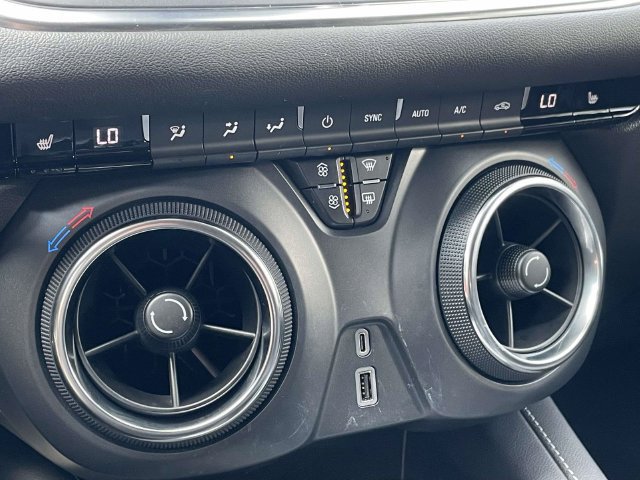 Used 2025 Chevrolet Blazer LT w/ Driver Confidence Package FWD image 18