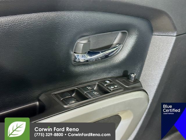 Used 2022 Nissan Titan SV w/ SV Convenience Package image 22