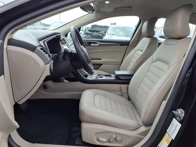 Certified 2017 Ford Fusion SE w/ Fusion SE Technology Package FWD image 19