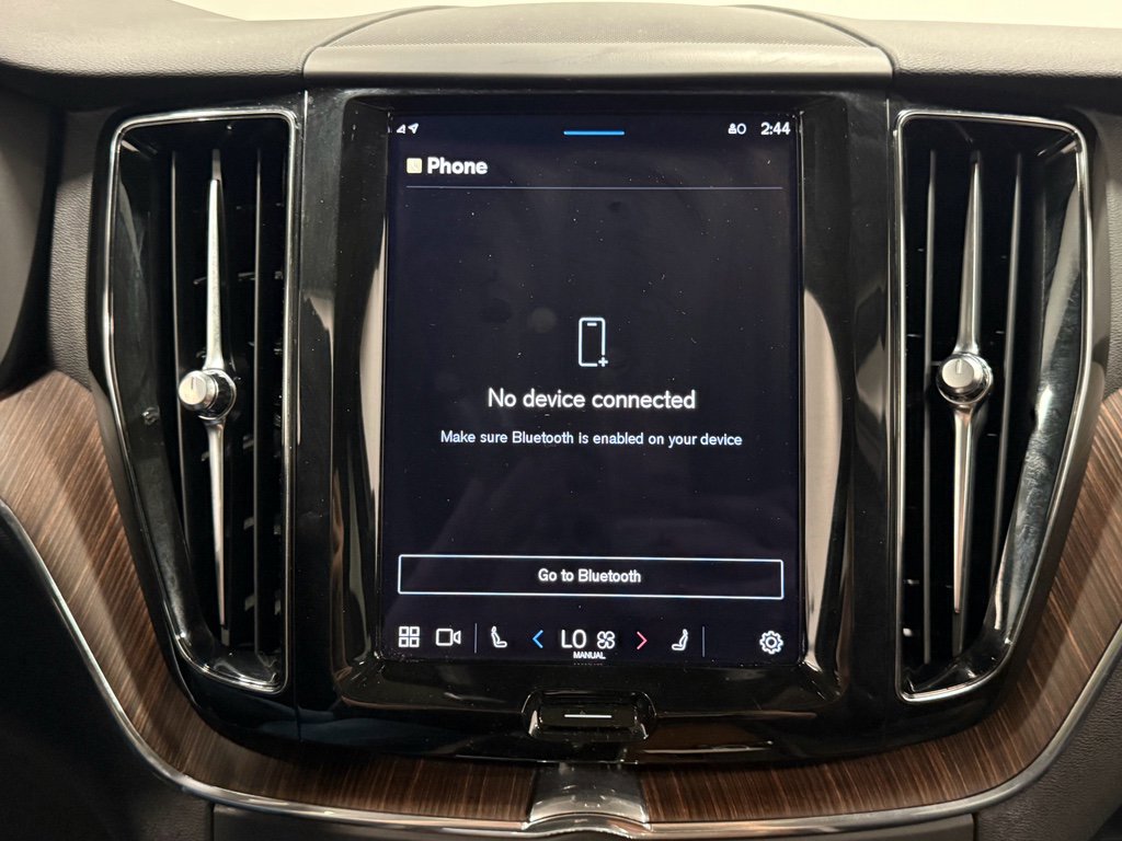 Used 2022 Volvo XC60 B5 Momentum image 21