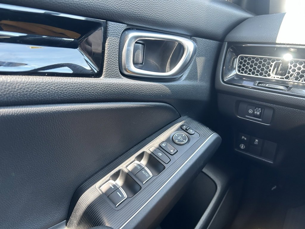 Used 2023 Honda Civic Touring image 17