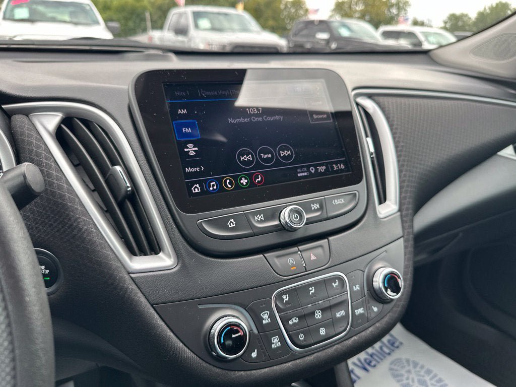 Used 2025 Chevrolet Malibu LT FWD image 18