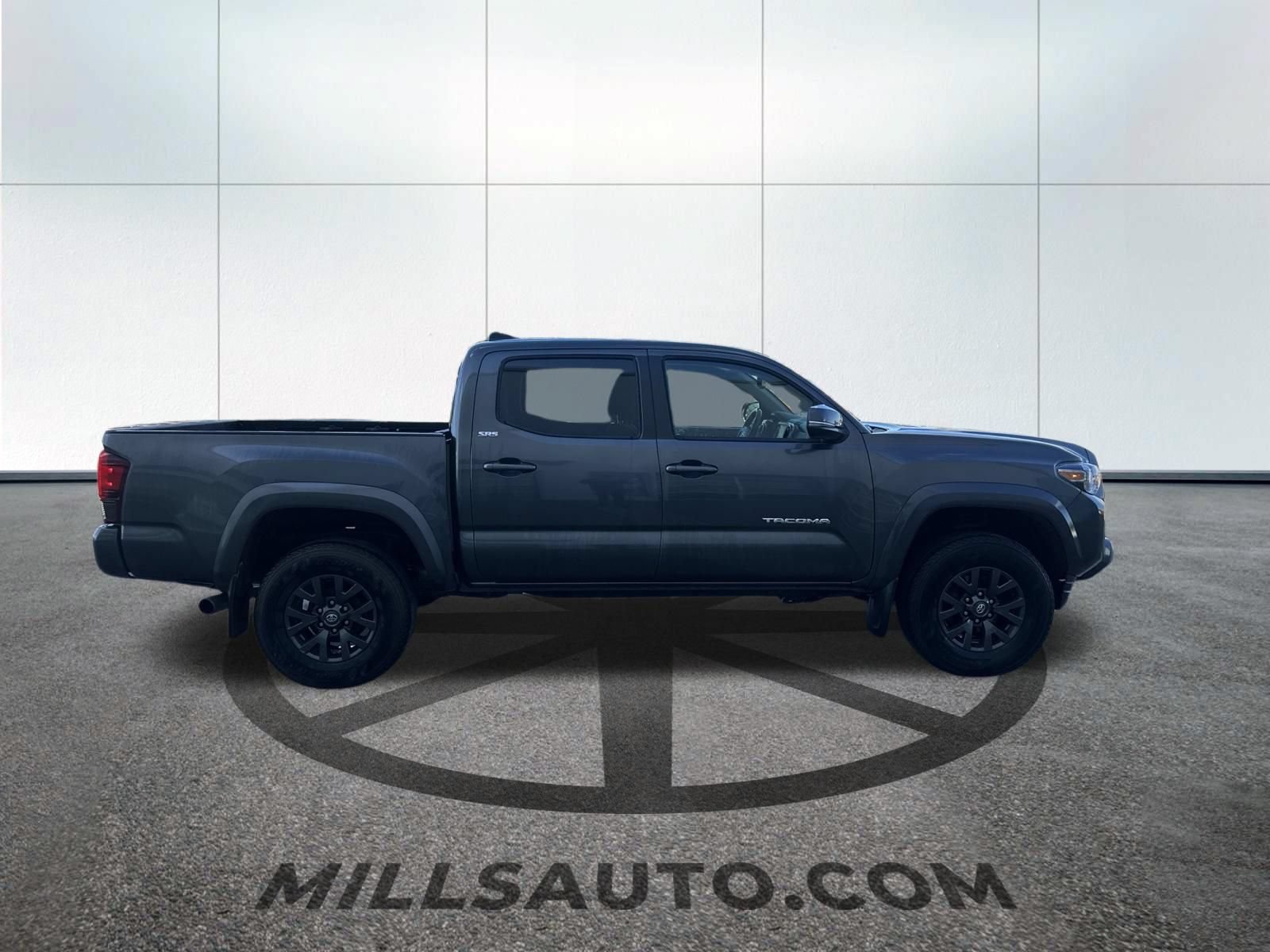 Used 2022 Toyota Tacoma SR5 AWD/4WD image 3