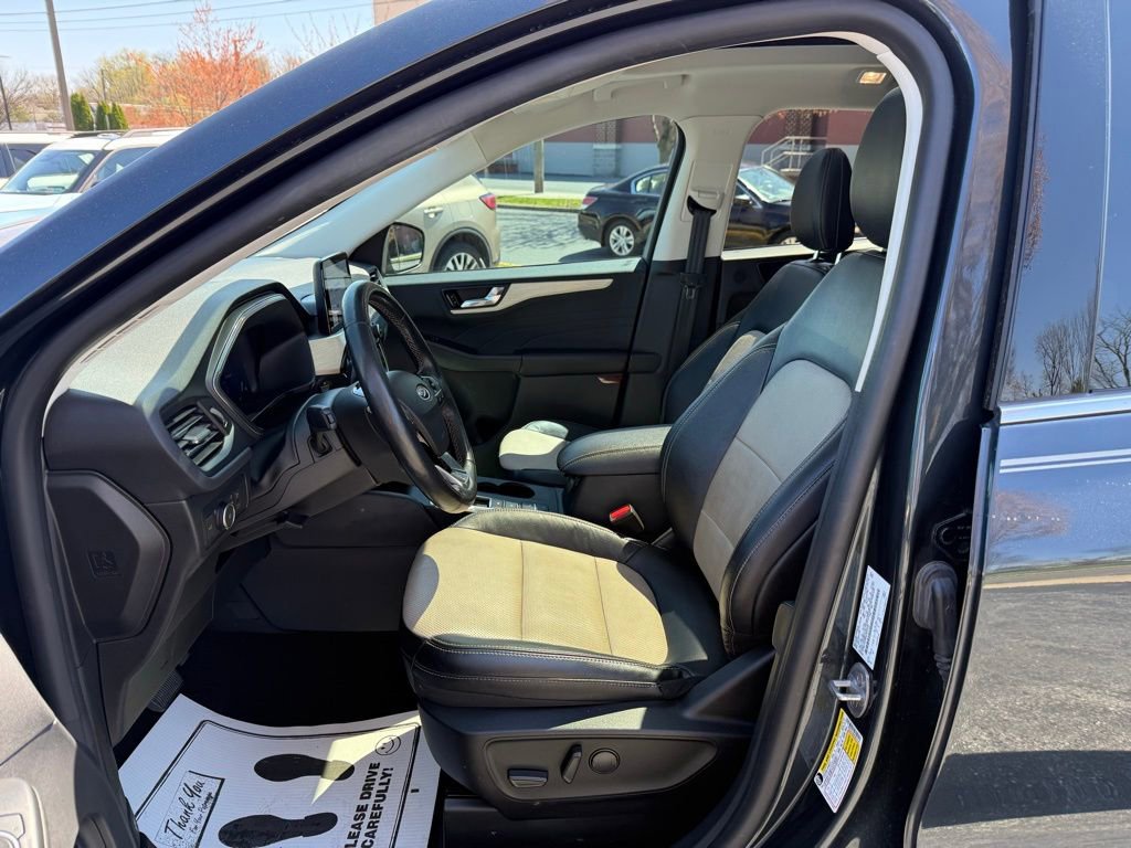 Certified 2022 Ford Escape Titanium w/ Titanium Elite Package AWD/4WD image 12