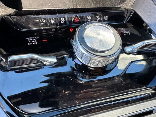 Used 2023 Jeep Wagoneer Series II w/ Convenience Group I AWD/4WD image 21