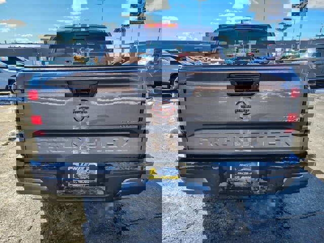 Used 2022 Nissan Frontier PRO-4X w/ Technology Package image 3