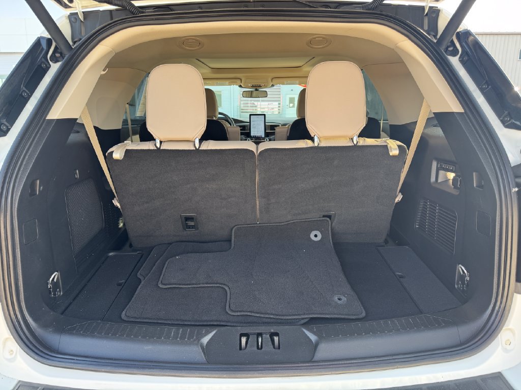 Certified 2023 Ford Explorer Limited w/ Limited Technology Package AWD/4WD image 11