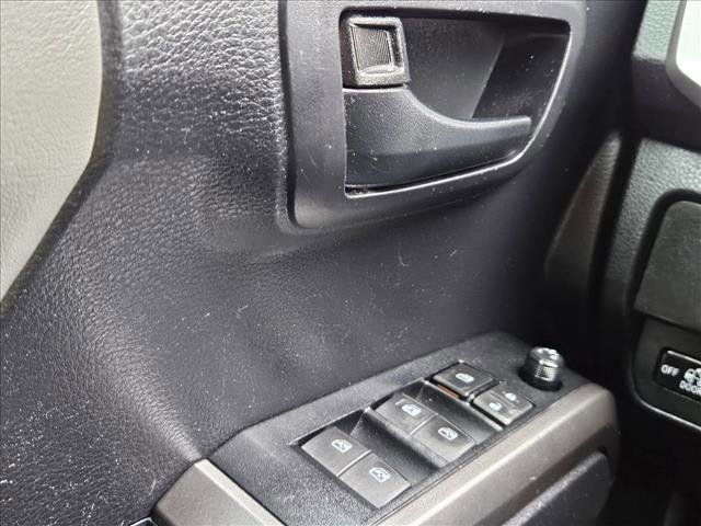 Used 2020 Toyota Tacoma SR5 RWD image 27