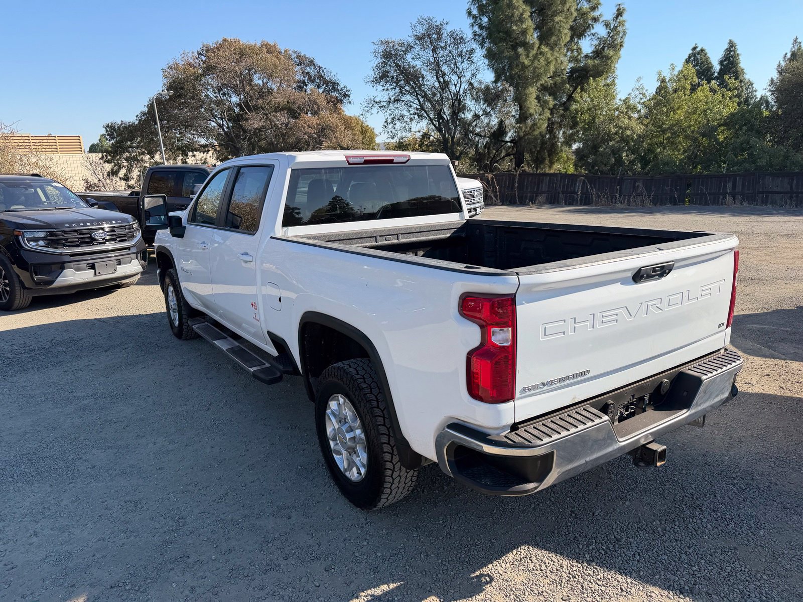 Used 2025 Chevrolet Silverado 2500 LT AWD/4WD image 3