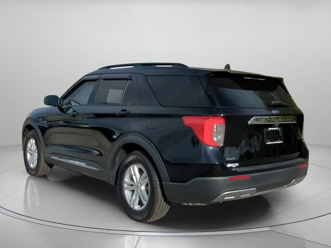 Certified 2022 Ford Explorer XLT w/ Equipment Group 202A image 13