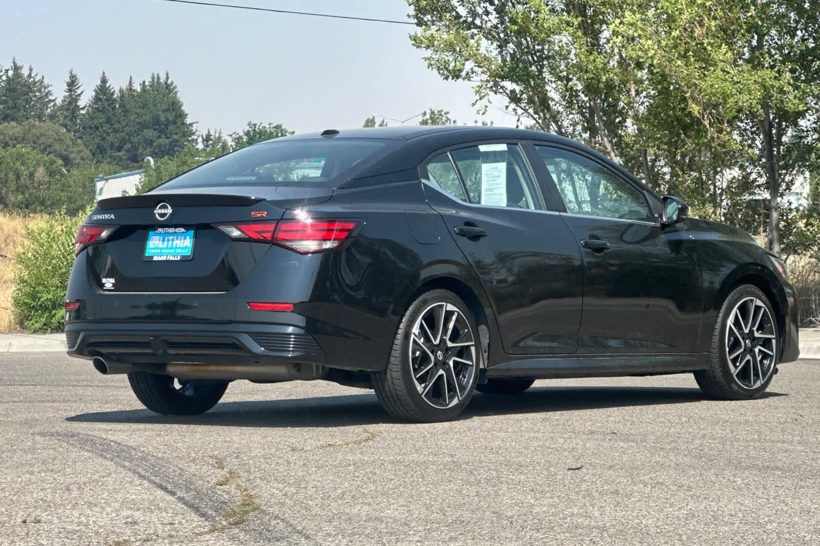 Used 2025 Nissan Sentra SR FWD image 2
