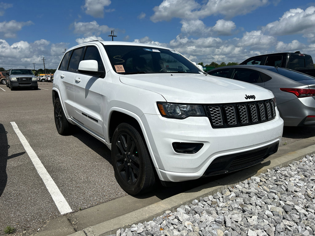 Used 2021 Jeep Grand Cherokee Laredo X image 2