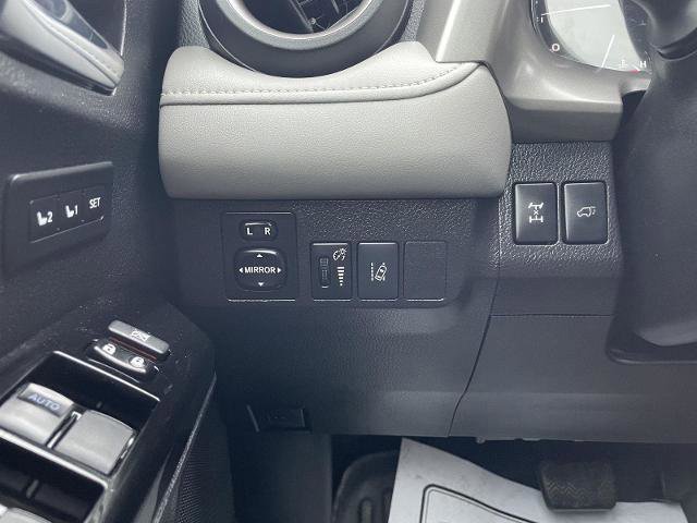 Used 2018 Toyota RAV4 Limited image 29