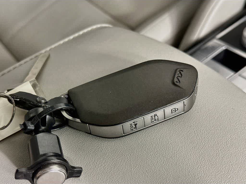 Used 2024 Kia Telluride EX w/ EX Captain's Chair Package FWD image 22