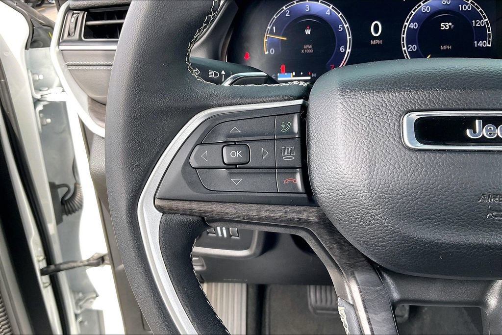Used 2024 Jeep Grand Cherokee L Limited w/ Black Appearance Package AWD/4WD image 17