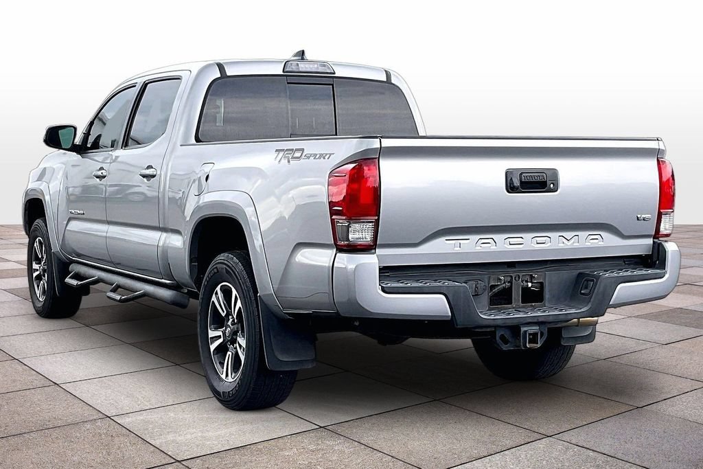 Used 2017 Toyota Tacoma TRD Sport w/ Tow Package RWD image 2