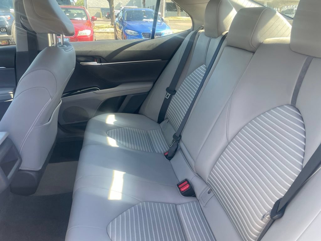 Used 2018 Toyota Camry SE FWD image 9