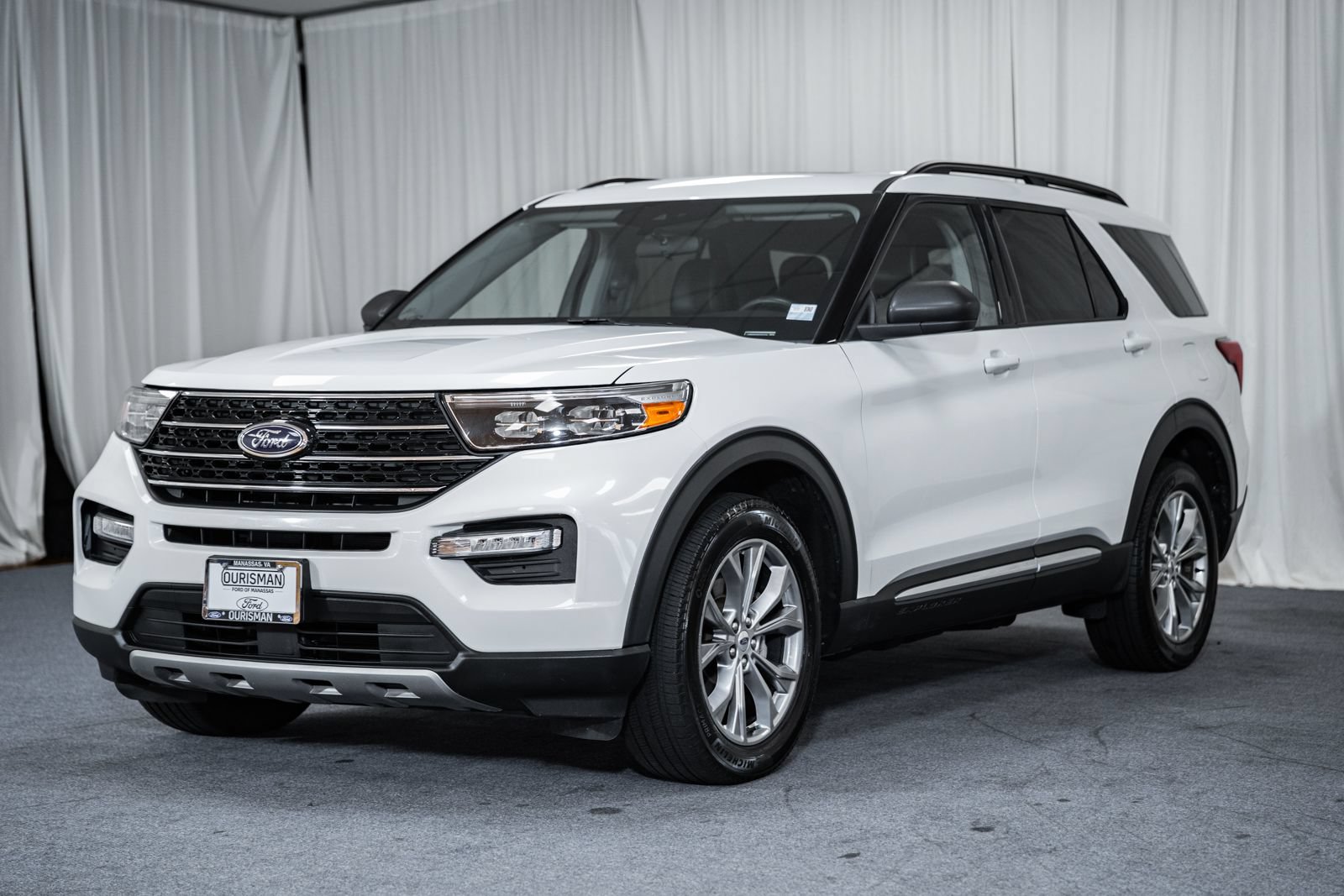 Certified 2023 Ford Explorer XLT w/ Equipment Group 202A AWD/4WD image 3