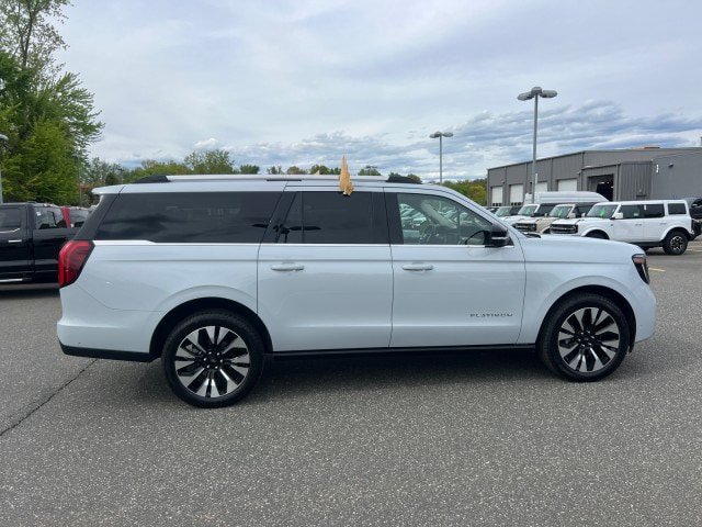 Certified 2025 Ford Expedition Max Platinum w/ Driver's Package AWD/4WD image 6
