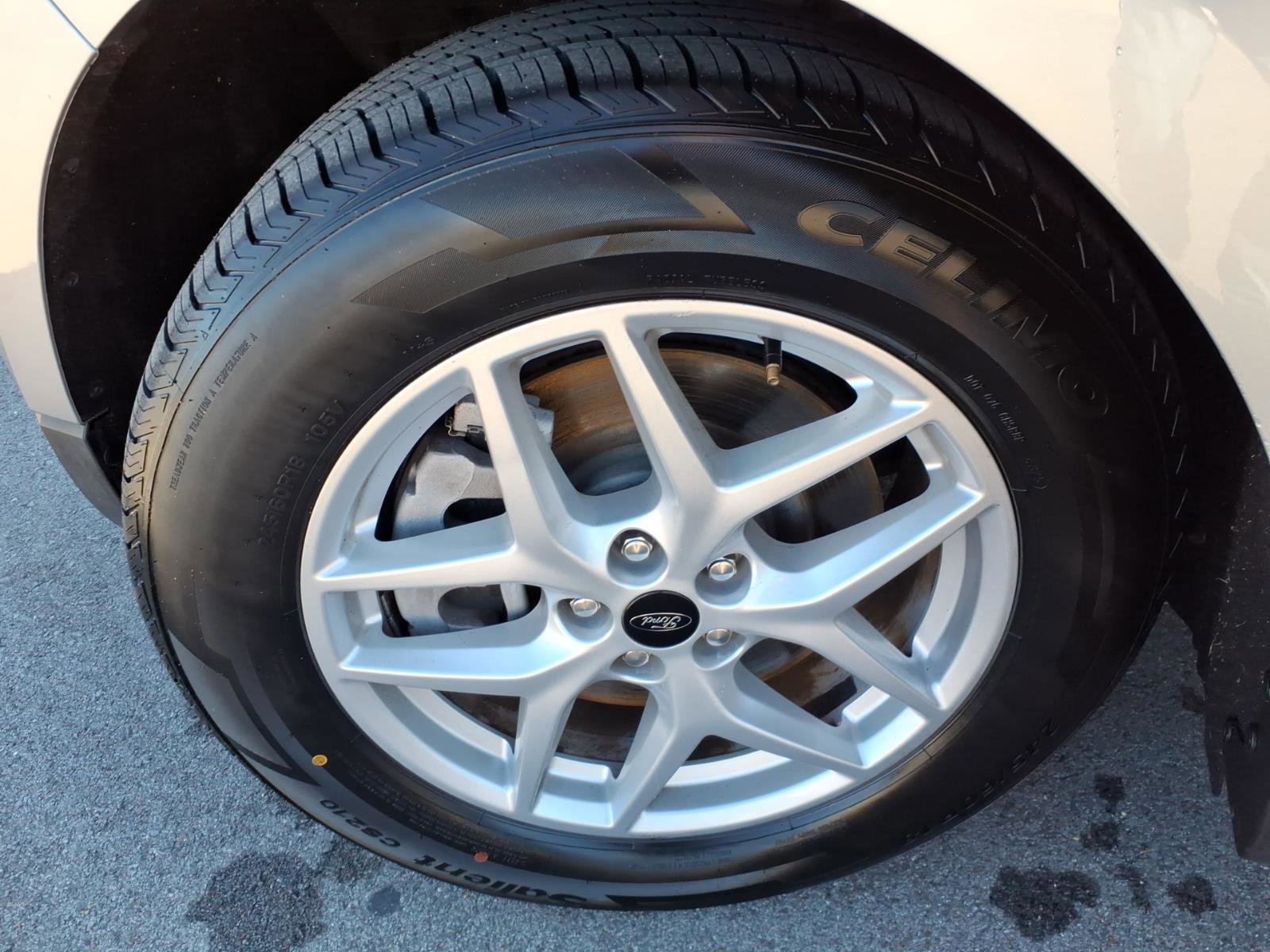 Certified 2024 Ford Edge SEL image 9