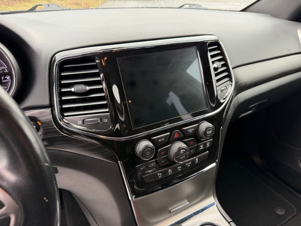 Used 2021 Jeep Grand Cherokee Laredo X image 3