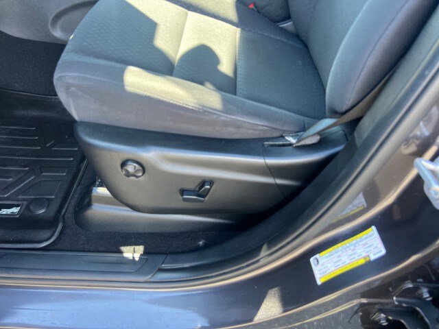 Used 2019 Jeep Grand Cherokee Laredo AWD/4WD image 8