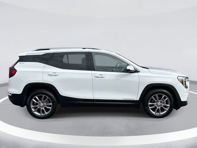 Used 2022 GMC Terrain SLT w/ Infotainment Package II FWD image 4