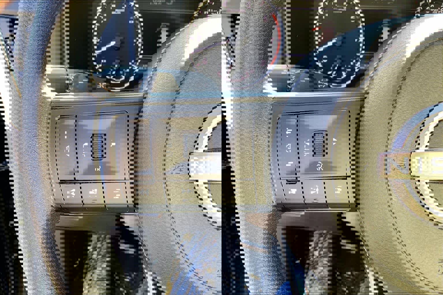 Used 2024 Nissan Rogue SV image 22