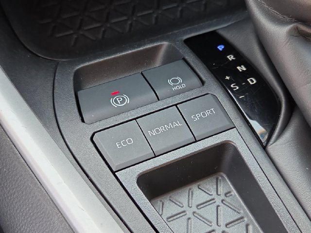 Used 2024 Toyota RAV4 XLE FWD image 22