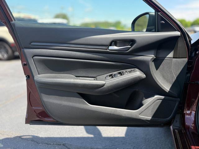Used 2025 Nissan Altima 2.5 SV FWD image 5