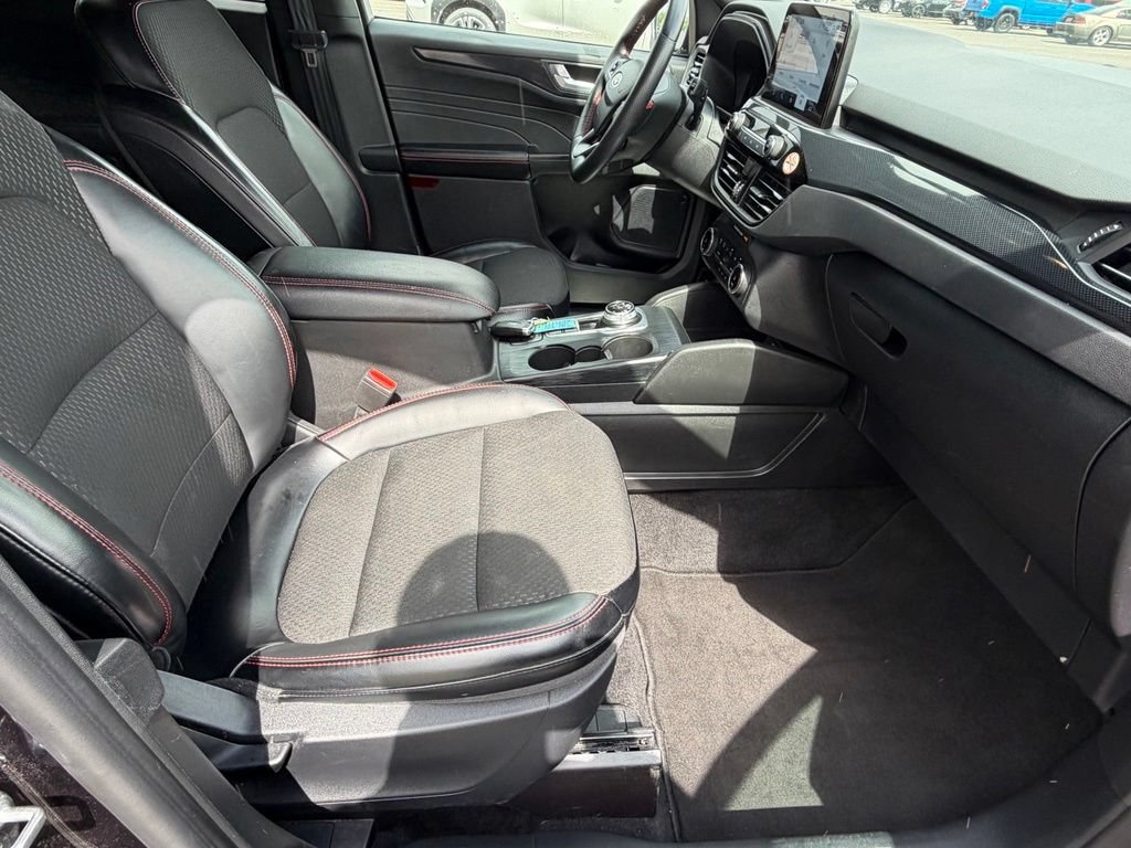 Certified 2025 Ford Escape ST-Line Select AWD/4WD image 41