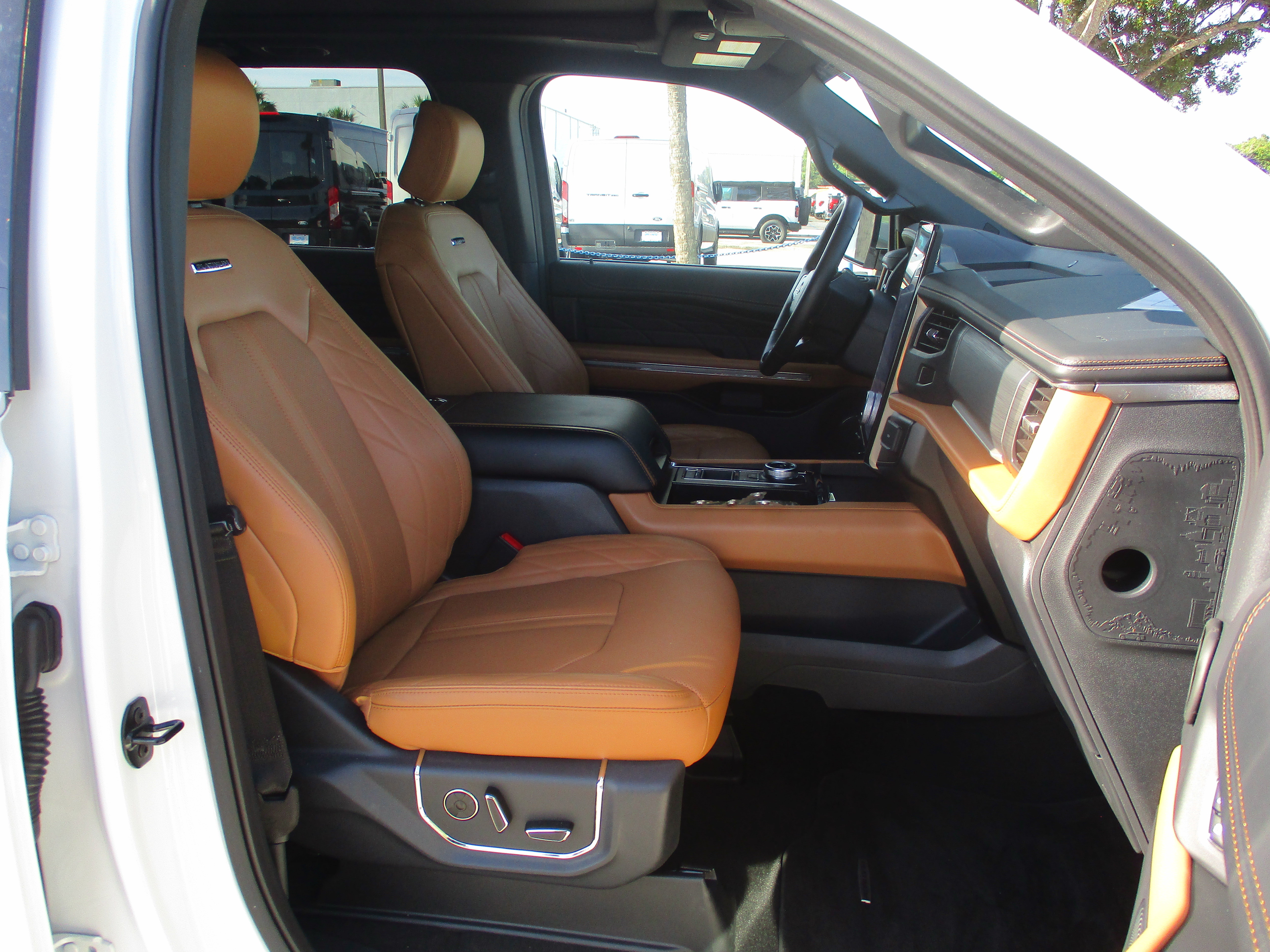 Certified 2024 Ford Expedition Max Platinum RWD image 15
