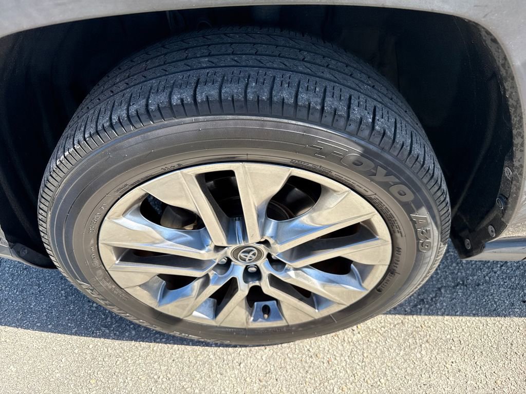 Used 2021 Toyota RAV4 XLE Premium image 12