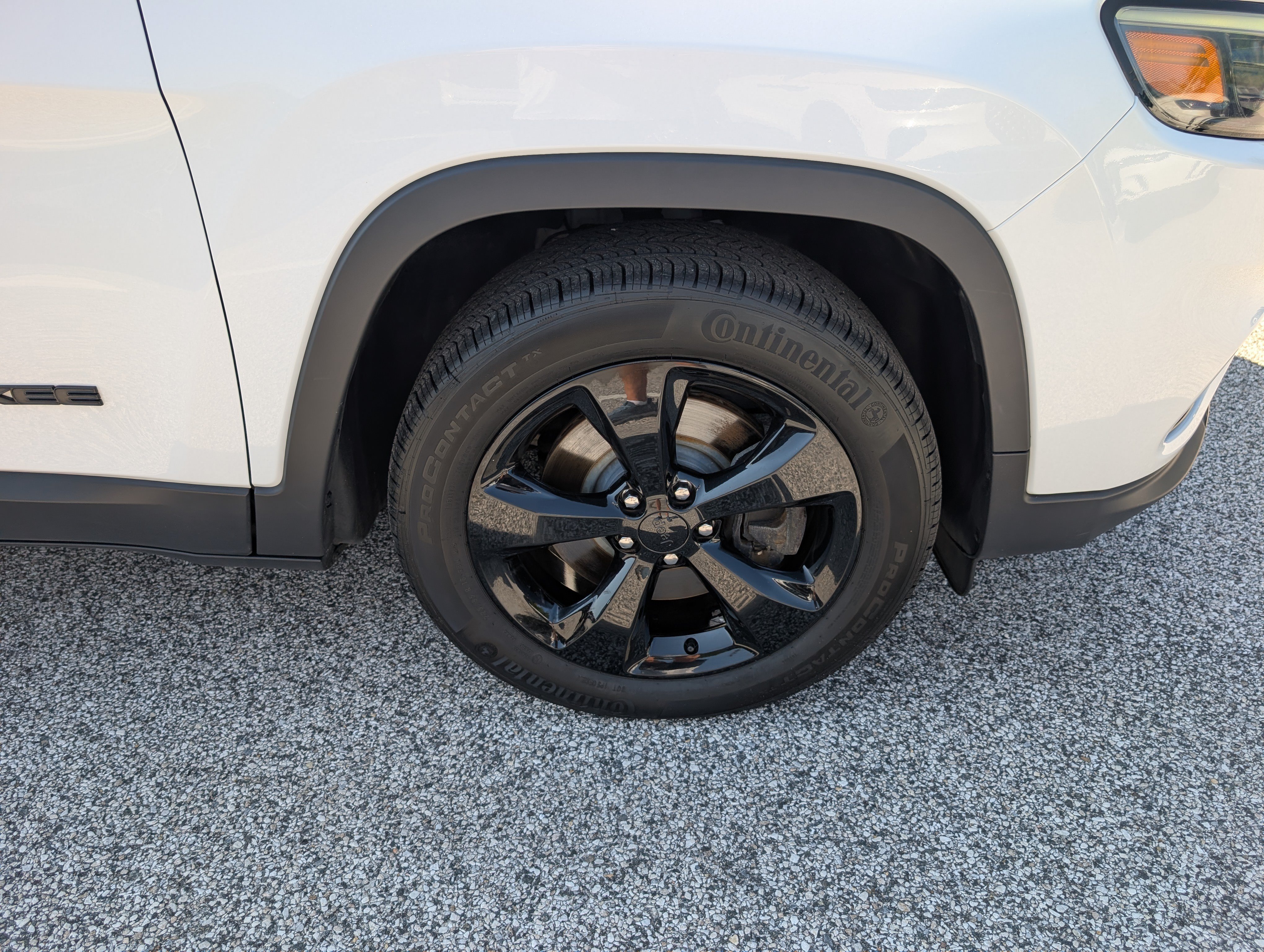 Used 2020 Jeep Cherokee Latitude Plus FWD image 11