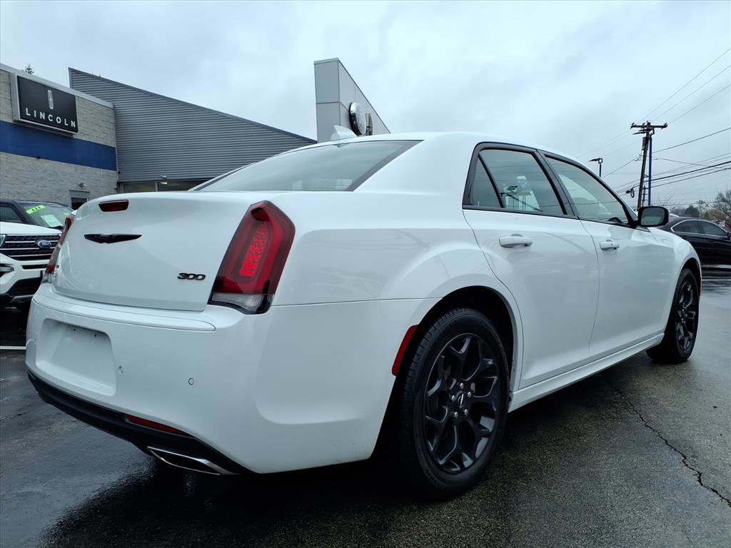 Used 2023 Chrysler 300 Touring L w/ Popular Equipment Group image 5