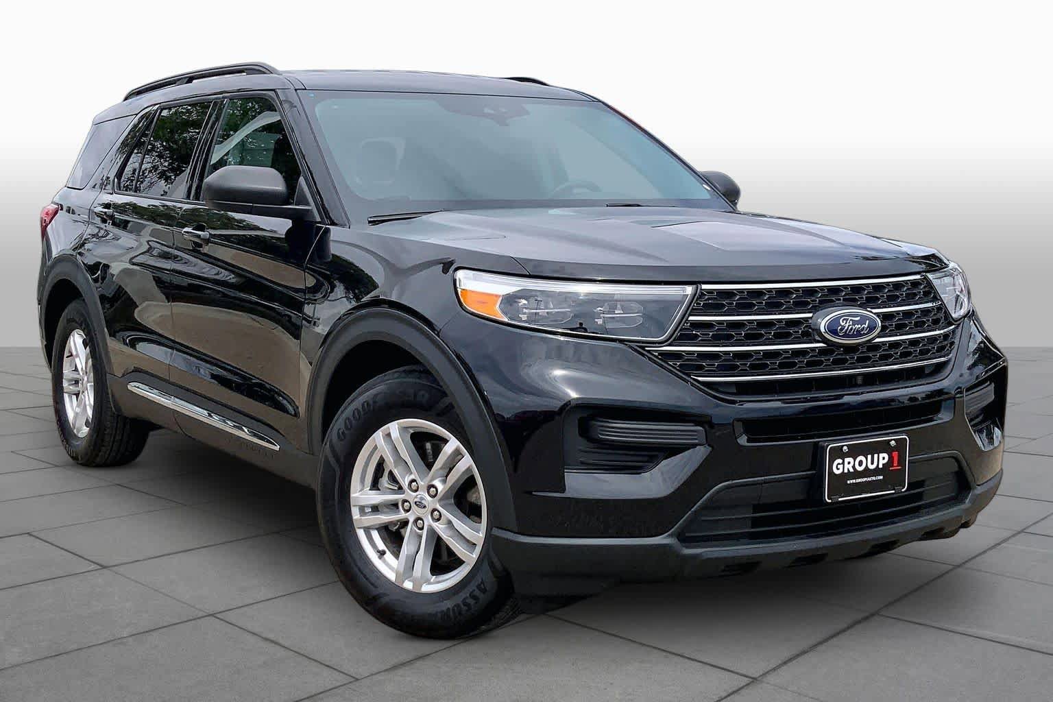 Certified 2023 Ford Explorer XLT RWD image 3