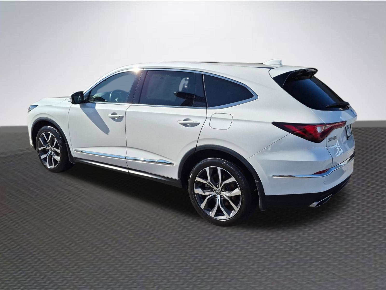 Used 2023 Acura MDX SH-AWD w/ Technology Package image 5