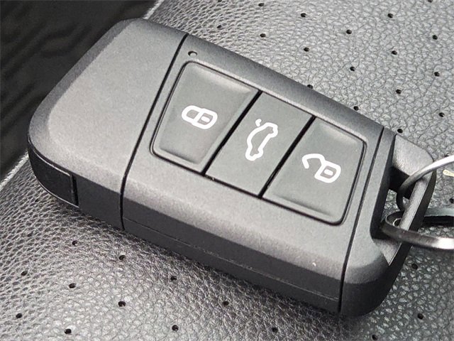 Used 2022 Volkswagen Jetta SE image 36