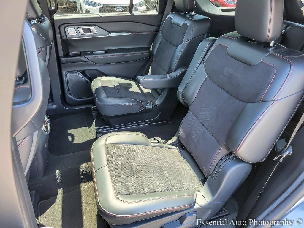 Certified 2025 Ford Explorer ST AWD/4WD image 11