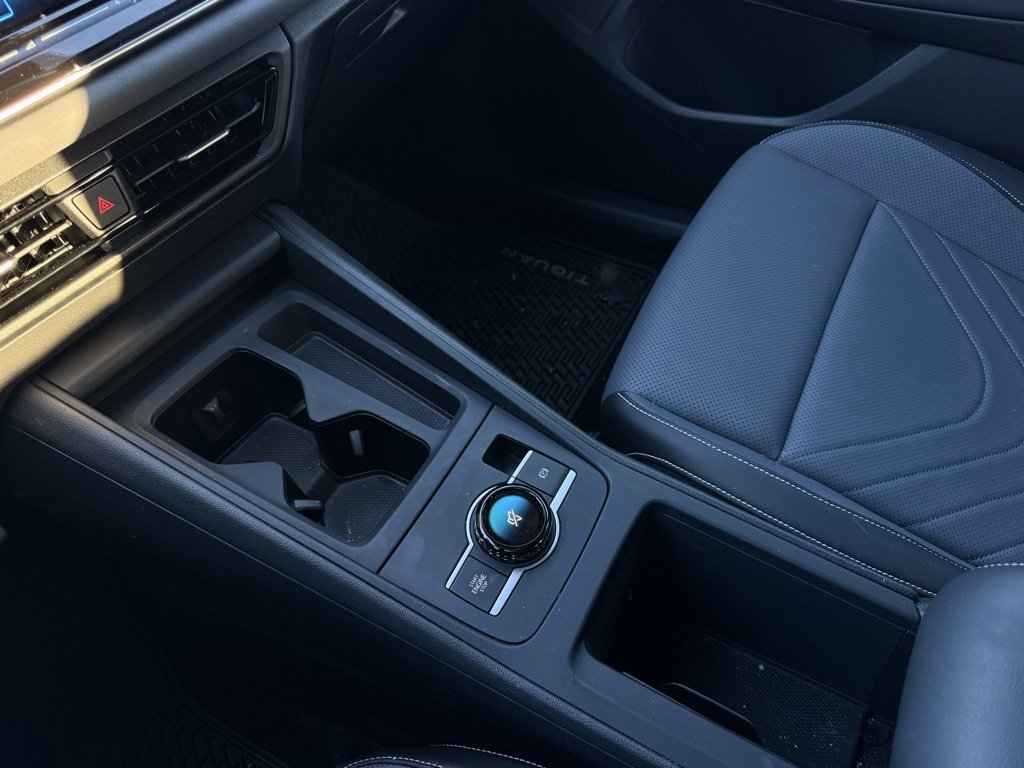 Used 2025 Volkswagen Tiguan SE R-Line image 20