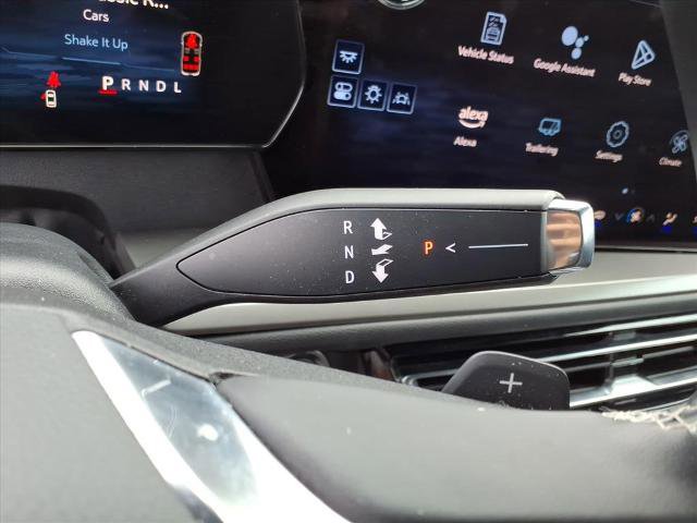 Used 2025 Chevrolet Traverse LT image 17