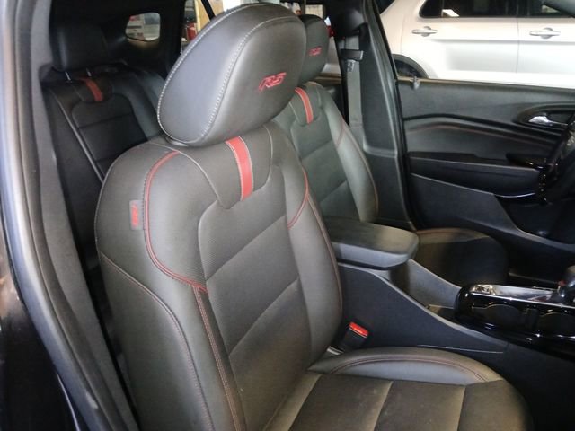 Used 2025 Chevrolet Trax RS w/ Sunroof Package FWD image 47