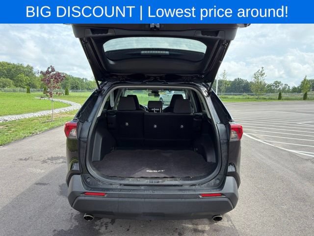 Used 2019 Toyota RAV4 XLE w/ Carpet Mat Package AWD/4WD image 12