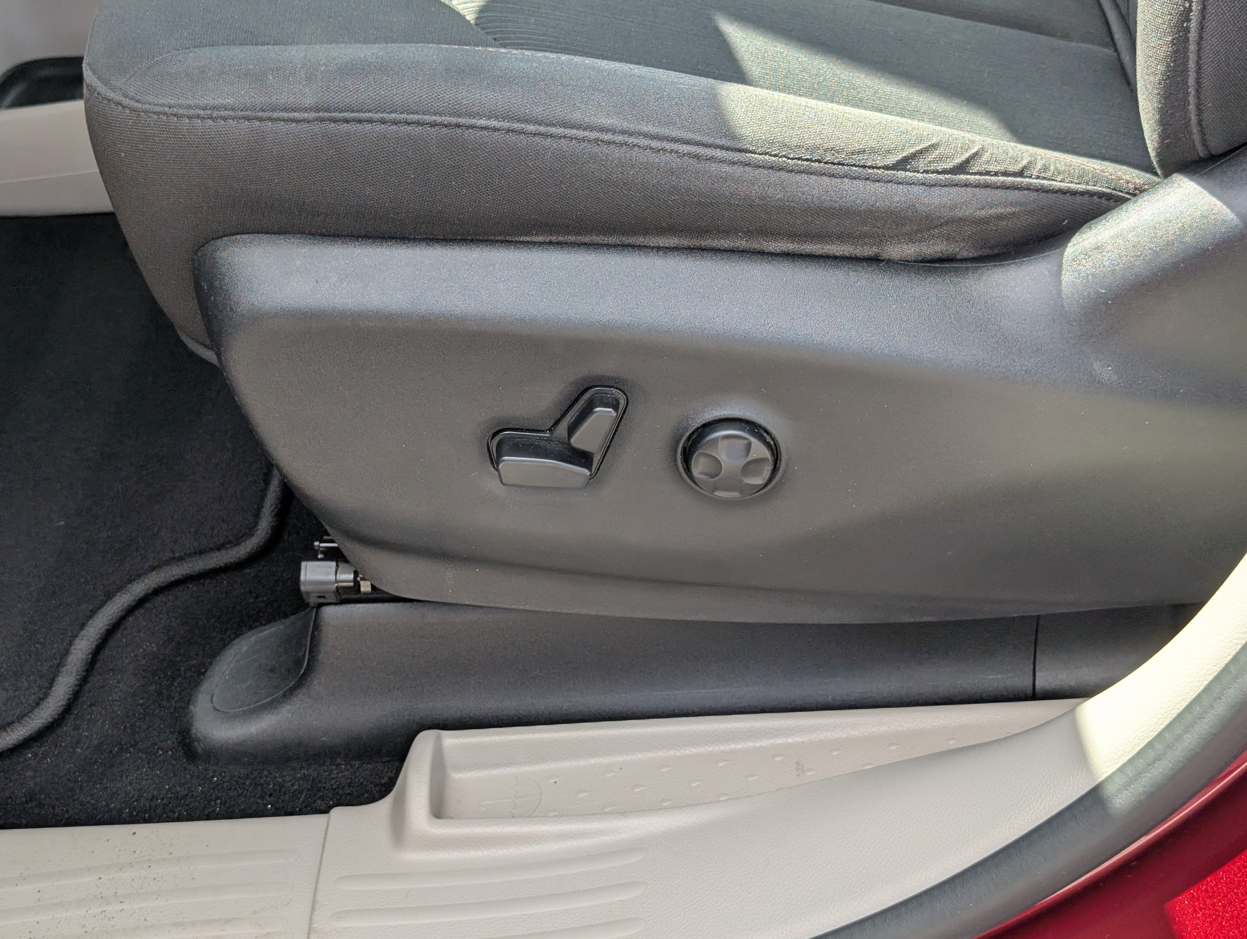 Used 2019 Chrysler Pacifica Touring Plus w/ Advanced Safetytec Group FWD image 24