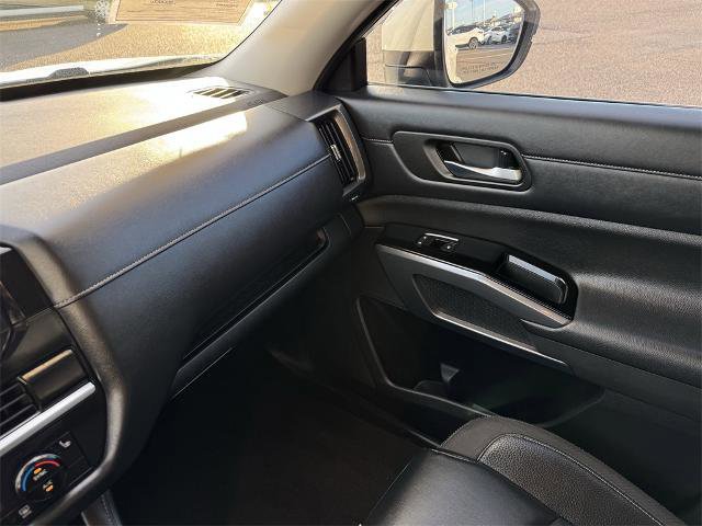 Used 2022 Nissan Pathfinder SL image 29