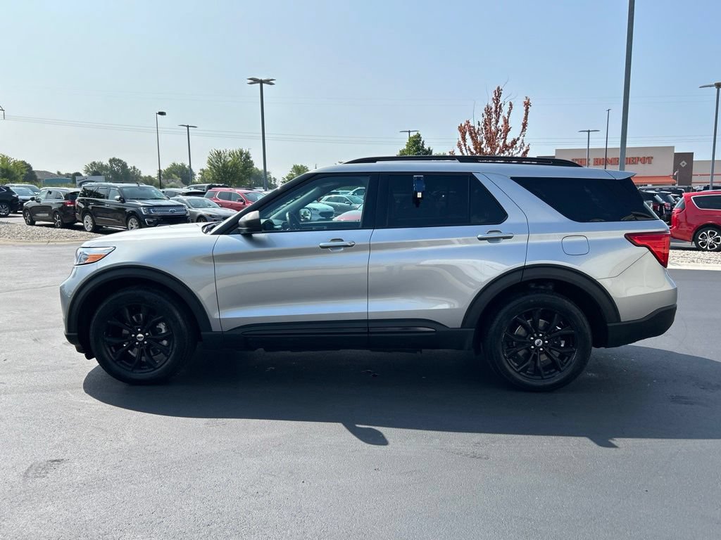 Certified 2023 Ford Explorer XLT w/ Equipment Group 202A AWD/4WD image 10