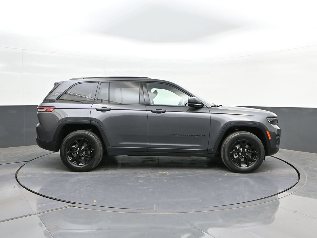 Used 2024 Jeep Grand Cherokee Altitude AWD/4WD image 24