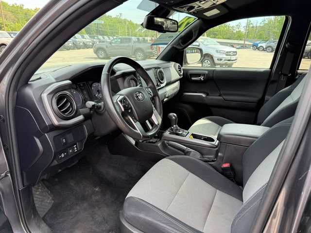 Used 2021 Toyota Tacoma TRD Off-Road AWD/4WD image 3